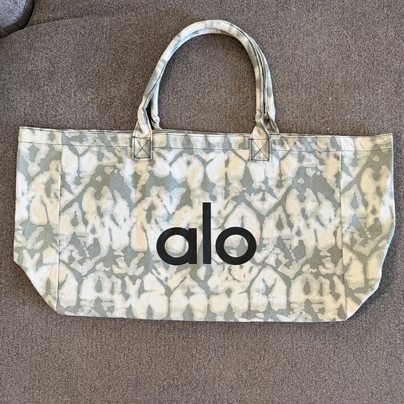 ALO Yoga Handbags - Alo Yoga Tie Dye Shopper Tote Bag Grey & White Tie Die Pattern 100% Cotton NWOT